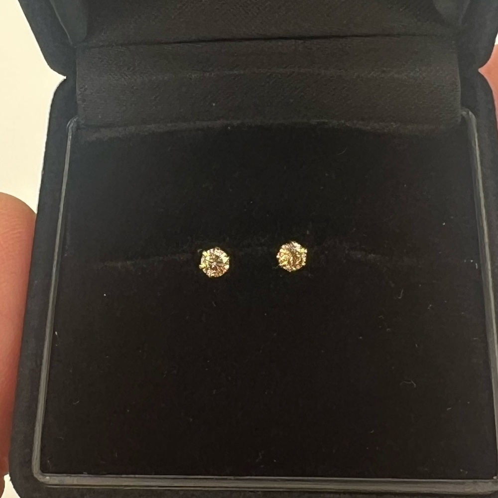 Natural Diamond Stud Earrings Set in 18k Yellow Gold